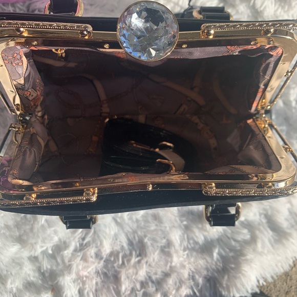 Elegant black diamond studded handbag - Picture 2 of 6